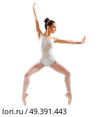 Young ballerina isolated on white. Стоковое фото, агентство Ingram Publishing / Фотобанк Лори