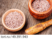 Grinded rhizomes of plant iris in mortar.Herbal medicine.Herbalism. Grinded rhizomes of iris. Стоковое фото, агентство Ingram Publishing / Фотобанк Лори