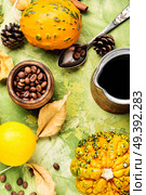 Pumpkin spice coffee with whipped cream.Autumn coffee.Coffee drink. Pumpkin spice coffee. Стоковое фото, агентство Ingram Publishing / Фотобанк Лори