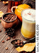 Pumpkin spice coffee with whipped cream.Autumn coffee.Coffee drink.. Latte autumn hot drink. Стоковое фото, агентство Ingram Publishing / Фотобанк Лори