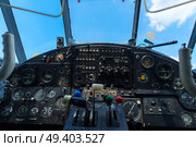 Vintage airplane dashboard, close up view. Vintage airplane dashboard. Стоковое фото, агентство Ingram Publishing / Фотобанк Лори