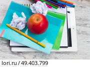Apple with school supplies on white wooden table, top view. Apple with school supplies. Стоковое фото, агентство Ingram Publishing / Фотобанк Лори
