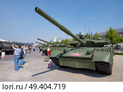 Российский основной боевой танк Т-80БВМ на военно-техническом оруме "Армия-2022". Парк Патриот. Редакционное фото, фотограф Виктор Карасев / Фотобанк Лори