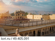 Hawa Mahal  is a harem in the palace complex of the Jaipur Maharaja, built of pink sandstone in the form of the crown of Krishna. Стоковое фото, агентство Ingram Publishing / Фотобанк Лори