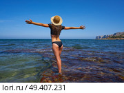 Bikini girl in summer Mediterranean beach having fun open arms excited. Стоковое фото, агентство Ingram Publishing / Фотобанк Лори