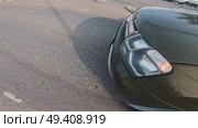 A car is parked on the side of the road. Стоковое видео, видеограф Ярославский Максим / Фотобанк Лори