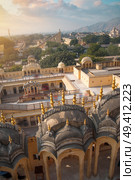 Hawa Mahal  is a harem in the palace complex of the Jaipur Maharaja, built of pink sandstone in the form of the crown of Krishna. Стоковое фото, агентство Ingram Publishing / Фотобанк Лори