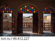 Hawa Mahal  is a harem in the palace complex of the Jaipur Maharaja, built of pink sandstone in the form of the crown of Krishna. Стоковое фото, агентство Ingram Publishing / Фотобанк Лори