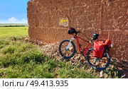 Camino de Santiago by bicycle Saint James way of Levante. Стоковое фото, агентство Ingram Publishing / Фотобанк Лори