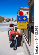 San Clemente pilgrim bicycle in Cuenca at Castile La Mancha by Saint James Way of levante. Стоковое фото, агентство Ingram Publishing / Фотобанк Лори