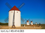Mota del Cuervo windmills in Cuenca at Castile la Mancha of spain. Стоковое фото, агентство Ingram Publishing / Фотобанк Лори