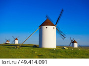 Mota del Cuervo windmills in Cuenca at Castile la Mancha of spain. Стоковое фото, агентство Ingram Publishing / Фотобанк Лори