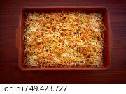 gratin cheese spaghetti with Bolognese sauce recipe on clay tray italian pasta food. Стоковое фото, агентство Ingram Publishing / Фотобанк Лори