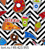 Seamless pattern with food. Pizza, bitten doughnut, xoxo, cocktail, smoothie, ice cream. Endless texture with snack products. Fabric, textile, wallpaper, wrapping paper design. Vector in flat style. Pizza, Doughnut, Cocktail, Smoothie, Ice Ceam Xoxo. Стоковая иллюстрация, агентство Ingram Publishing / Фотобанк Лори