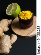  raw ginger and laim with curcuma seasoning. . Стоковое фото, агентство Ingram Publishing / Фотобанк Лори