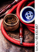 Oriental fashion hookah.Smoking eastern shisha.Tobacco in snuffbox and hookah. Smoking hookah with tobacco. Стоковое фото, агентство Ingram Publishing / Фотобанк Лори