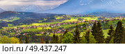 Poland spring Tatra mountains panorama. Malopolska village and green spring meadows on hills. Vacation, travel in Europe. Poland, Zakopane. Стоковое фото, агентство Ingram Publishing / Фотобанк Лори