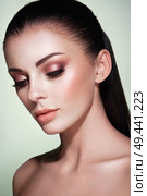 Beautiful Young Woman with Clean Fresh Skin. Perfect Makeup. Beauty Fashion. Eyelashes. Cosmetic Eyeshadow. Highlighting. Cosmetology, Beauty and Spa. Стоковое фото, агентство Ingram Publishing / Фотобанк Лори