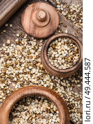 Organic mung beans on wooden background.Healthy cooking. Green bean or mung beans. Стоковое фото, агентство Ingram Publishing / Фотобанк Лори
