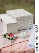 wedding rings with a wedding decor. Стоковое фото, агентство Ingram Publishing / Фотобанк Лори