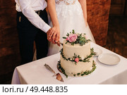 wedding cake at the wedding of the newlyweds. Стоковое фото, агентство Ingram Publishing / Фотобанк Лори