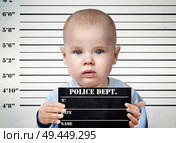 Little infant on a prison board. Стоковое фото, агентство Ingram Publishing / Фотобанк Лори