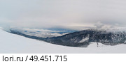 Beautiful view from the top of Pirin mountains, snowy winter morning above the clouds, Bankso, Bulgaria. Стоковое фото, агентство Ingram Publishing / Фотобанк Лори