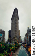One of the first skyscrapers ever built the flatiron building in New York. Стоковое фото, агентство Ingram Publishing / Фотобанк Лори