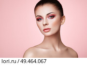 Beautiful Young Woman with Clean Fresh Skin. Perfect Makeup. Beauty Fashion. Eyelashes. Cosmetic Eyeshadow. Highlighting. Cosmetology, Beauty and Spa. Стоковое фото, агентство Ingram Publishing / Фотобанк Лори
