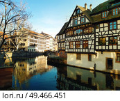 Traditional half-timbered houses on picturesque canals in La Petite France, the medieval fairytale town of Strasbourg, UNESCO World Heritage Site, Alsace, France. Стоковое фото, агентство Ingram Publishing / Фотобанк Лори