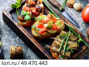 Assorted bruschetta with various toppings.Italian bruschetta on wooden cutting board. Bruschetta with various toppings. Стоковое фото, агентство Ingram Publishing / Фотобанк Лори