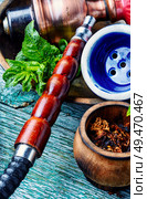 East smoking hookah with mint flavor.Shisha mint tobacco.Shisha hookah with spearmint. Smoking hookah with mint. Стоковое фото, агентство Ingram Publishing / Фотобанк Лори