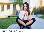 Student woman taking a coffee break at university. Beautiful girl with highlights hairstyle.. Student woman taking a coffee break at university. Стоковое фото, агентство Ingram Publishing / Фотобанк Лори