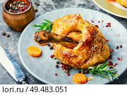 Chicken legs in pastry.Chicken leg in puff pastry on plate. Chicken drumstick baked in dough. Стоковое фото, агентство Ingram Publishing / Фотобанк Лори