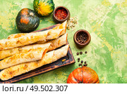 Moldovan pie made of yeast puff pastry.Placinta.Moldavian pastry stuffed with pumpkin. Traditional Moldavian pie. Стоковое фото, агентство Ingram Publishing / Фотобанк Лори