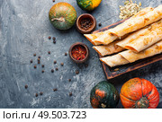 Moldovan pie made of yeast puff pastry.Placinta.Moldavian pastry stuffed with pumpkin. Traditional Moldavian pie. Стоковое фото, агентство Ingram Publishing / Фотобанк Лори