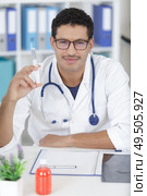 a happy doctor with syringe. Стоковое фото, агентство Ingram Publishing / Фотобанк Лори