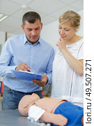 woman on first aid course using an infant sized dummy. Стоковое фото, агентство Ingram Publishing / Фотобанк Лори