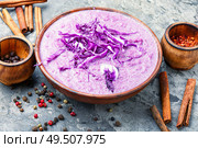 Red cabbage soup.Vegetable soup with spice.Autumn cuisine.. Red cabbage soup. Стоковое фото, агентство Ingram Publishing / Фотобанк Лори