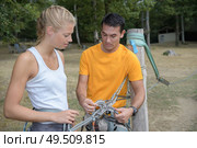 couple and rock climbing preparation. Стоковое фото, агентство Ingram Publishing / Фотобанк Лори
