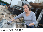 rubbish collectors at a scrapyard. Стоковое фото, агентство Ingram Publishing / Фотобанк Лори