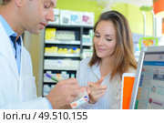 he is writing the dosage. Стоковое фото, агентство Ingram Publishing / Фотобанк Лори