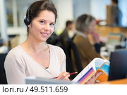 female worker using handset system. Стоковое фото, агентство Ingram Publishing / Фотобанк Лори
