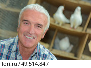 portrait of a pigeon keeper smiling. Стоковое фото, агентство Ingram Publishing / Фотобанк Лори