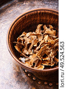 Walnut partitions.The healing properties of walnuts.Walnut membrane.Homeopathic medicine. Walnut medicinal partitions. Стоковое фото, агентство Ingram Publishing / Фотобанк Лори
