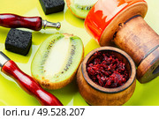 Arabic smoking hookah with taste of kiwi.Fruit shisha tobacco. Tobacco with taste of kiwi.Oriental tobacco hooka. Fragrant smoking hookah with kiwi. Стоковое фото, агентство Ingram Publishing / Фотобанк Лори