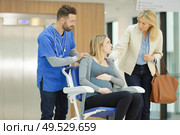 senior woman reassuring pregnant lady in wheelchair. Стоковое фото, агентство Ingram Publishing / Фотобанк Лори