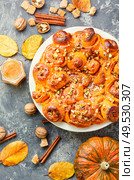 Pumpkin buns with nuts and brown sugar.Cinnamon rolls or cinnabon. Cinnabon cinnamon rolls. Стоковое фото, агентство Ingram Publishing / Фотобанк Лори