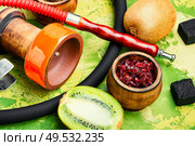 Arabic smoking hookah with taste of kiwi.Fruit shisha tobacco. Tobacco with taste of kiwi.Oriental hooka. Oriental hookah with kiwi fruit. Стоковое фото, агентство Ingram Publishing / Фотобанк Лори