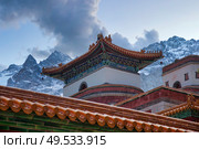 Chinese traditional architecture in the mountains. Стоковое фото, агентство Ingram Publishing / Фотобанк Лори